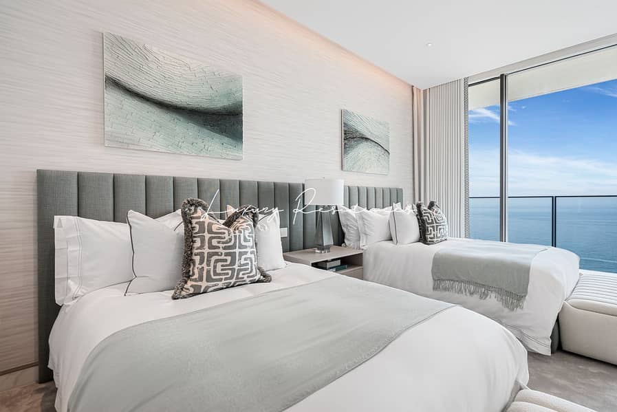 Exquisite Private Home by Award-Winning Designer - Image 14