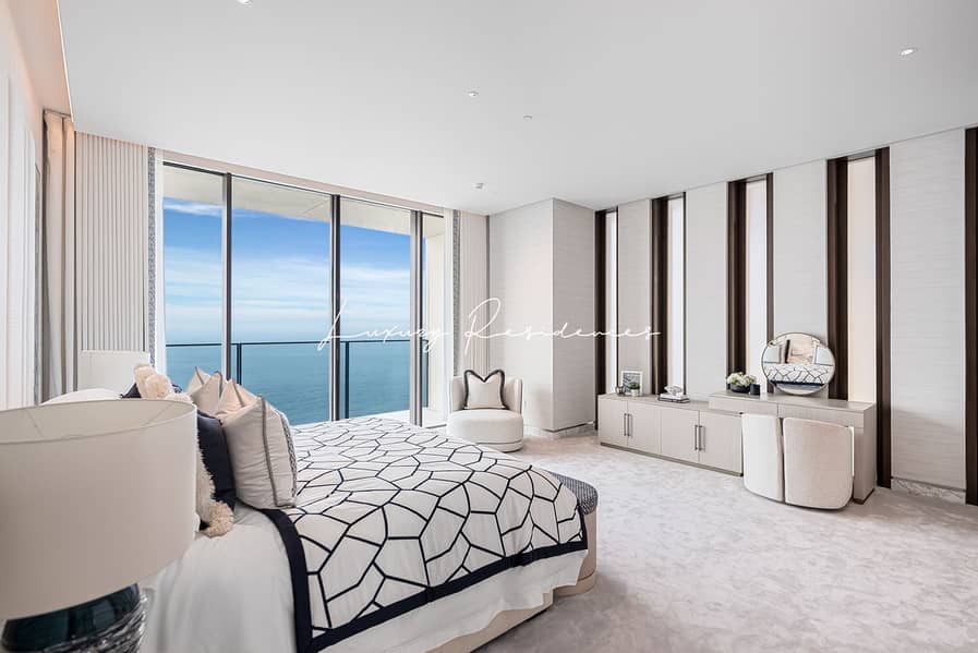 Exquisite Private Home by Award-Winning Designer - Image 24