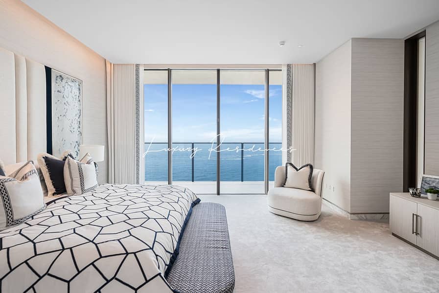 Exquisite Private Home by Award-Winning Designer - Image 25