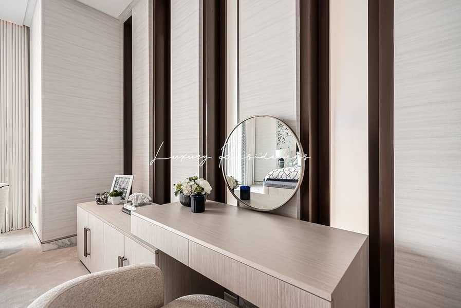 Exquisite Private Home by Award-Winning Designer - Image 29