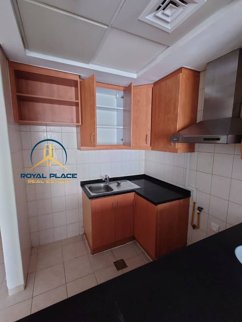 SPECIOUS | WELL MAINTAINED | NEAR TO METRO