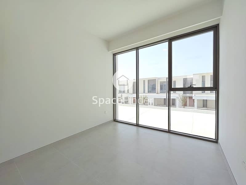 Spacious 3 Bed+Maid Villa | Vacant | Great Investment