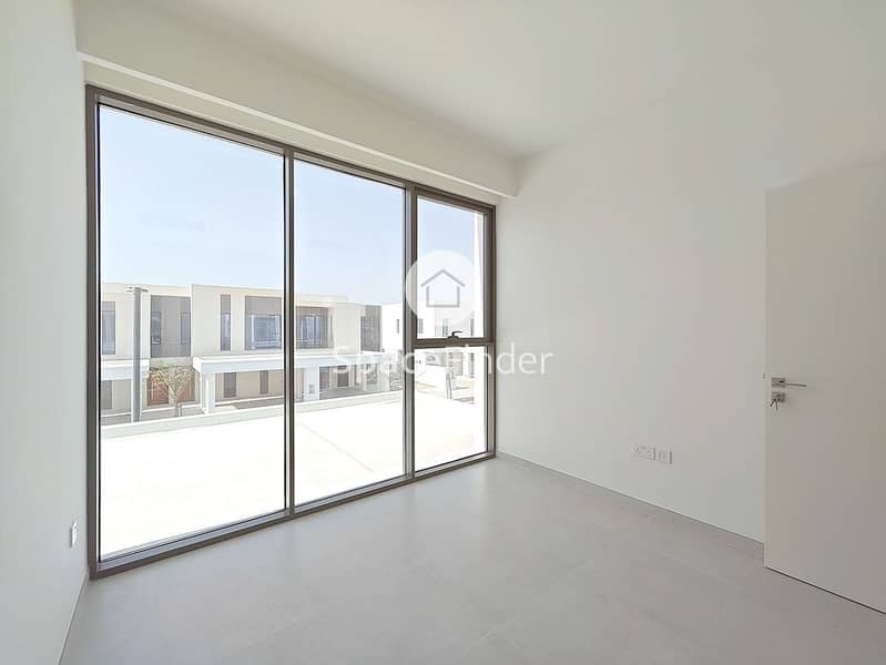 Spacious 3 Bed+Maid Villa | Vacant | Great Investment