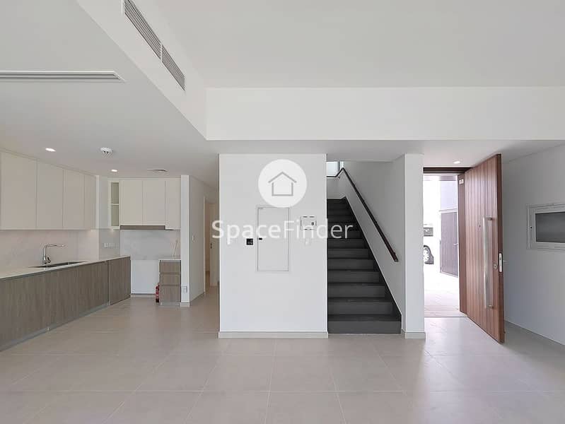 Spacious 3 Bed+Maid Villa | Vacant | Great Investment - Image 13