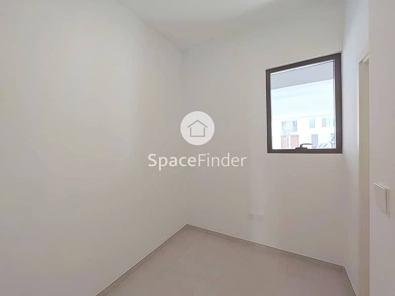 Spacious 3 Bed+Maid Villa | Vacant | Great Investment - Image 18