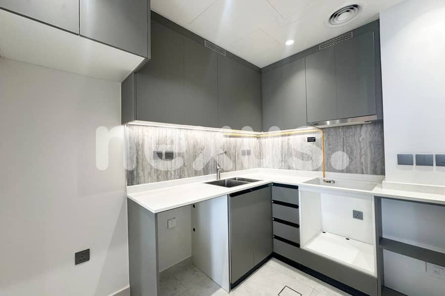 PARK AND VILLA VIEW | VACANT | SEMI-FURNISHED - Image 11