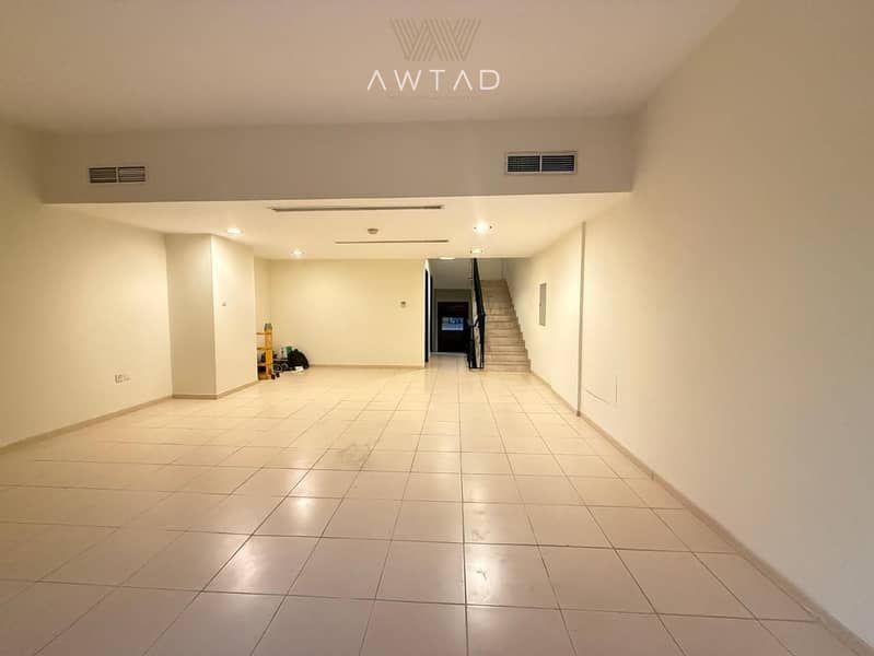 Ready To Move | Close Kitchen | 3Bed Plus Maids