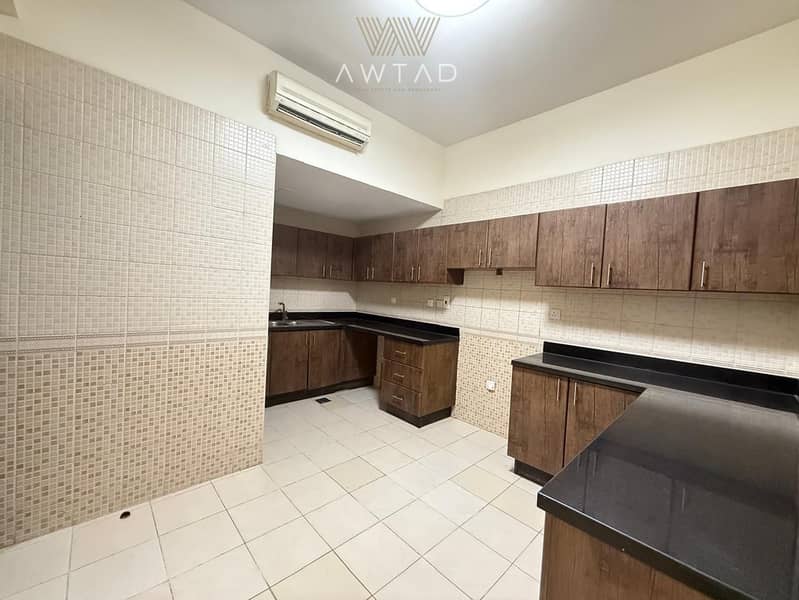 Ready To Move | Close Kitchen | 3Bed Plus Maids