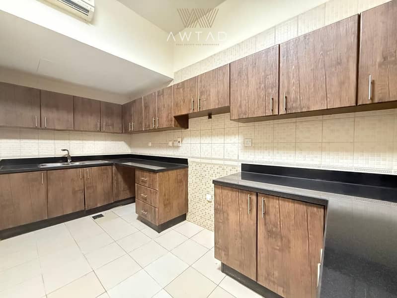 Ready To Move | Close Kitchen | 3Bed Plus Maids