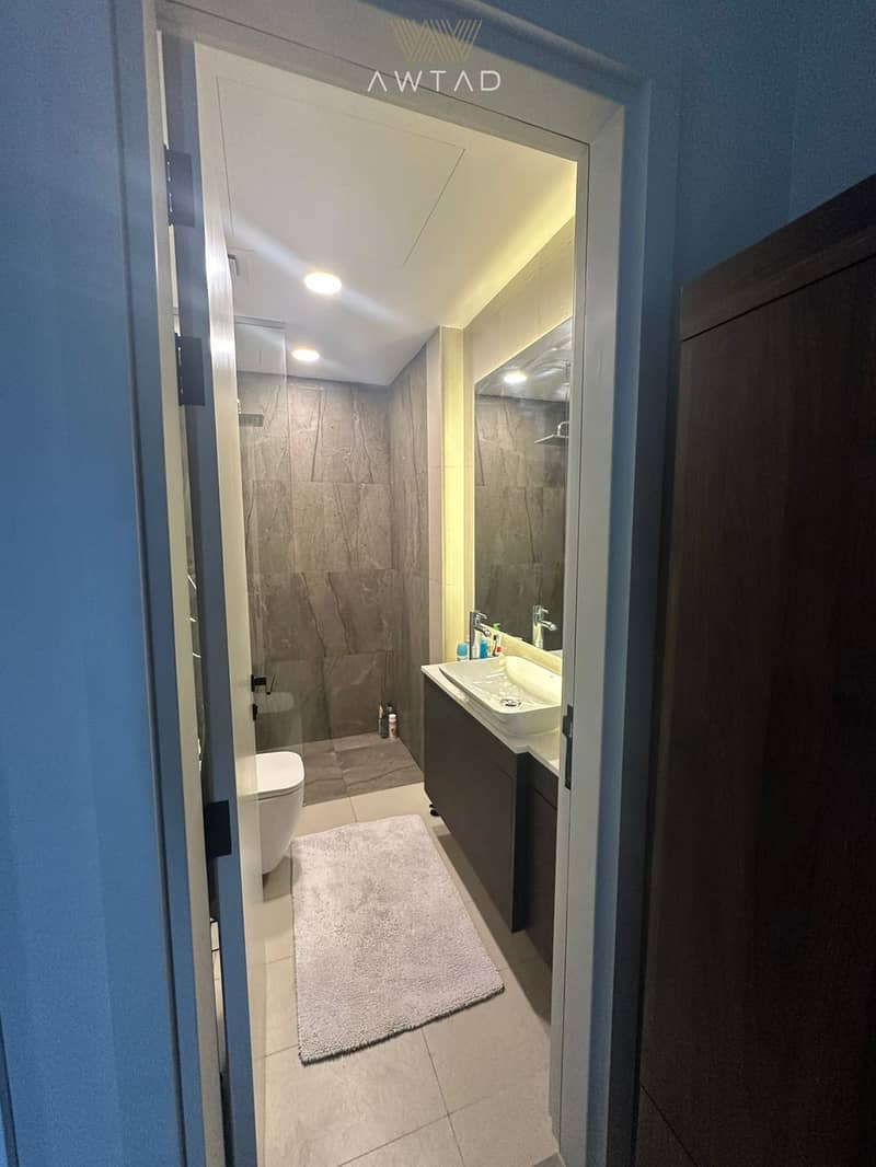 Fully-Furnished |Stunning Pool View| 2 Balconies - Image 8