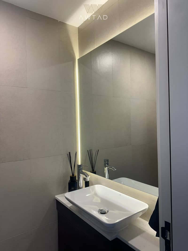 Fully-Furnished |Stunning Pool View| 2 Balconies - Image 11