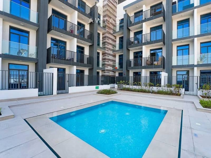 Fully-Furnished |Stunning Pool View| 2 Balconies - Image 13