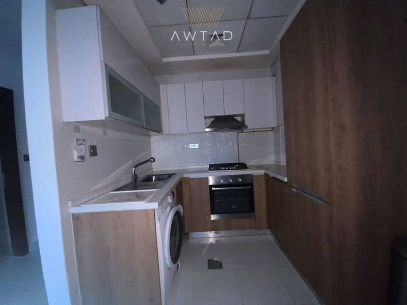 Vacant | Fully Furnished | Road View | Huge Layout