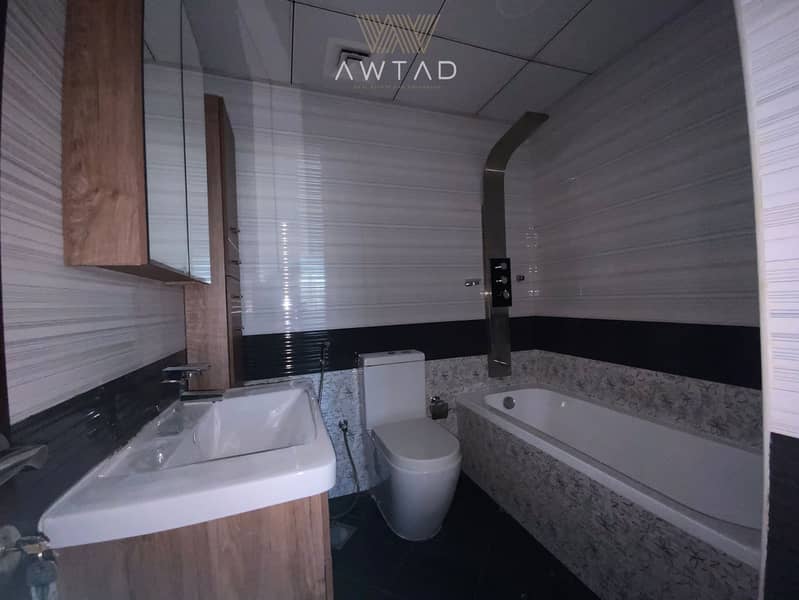 Vacant | Fully Furnished | Road View | Huge Layout - Image 9