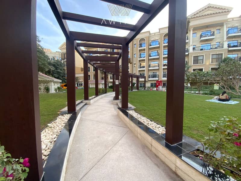 Vacant | Fully Furnished | Road View | Huge Layout - Image 11