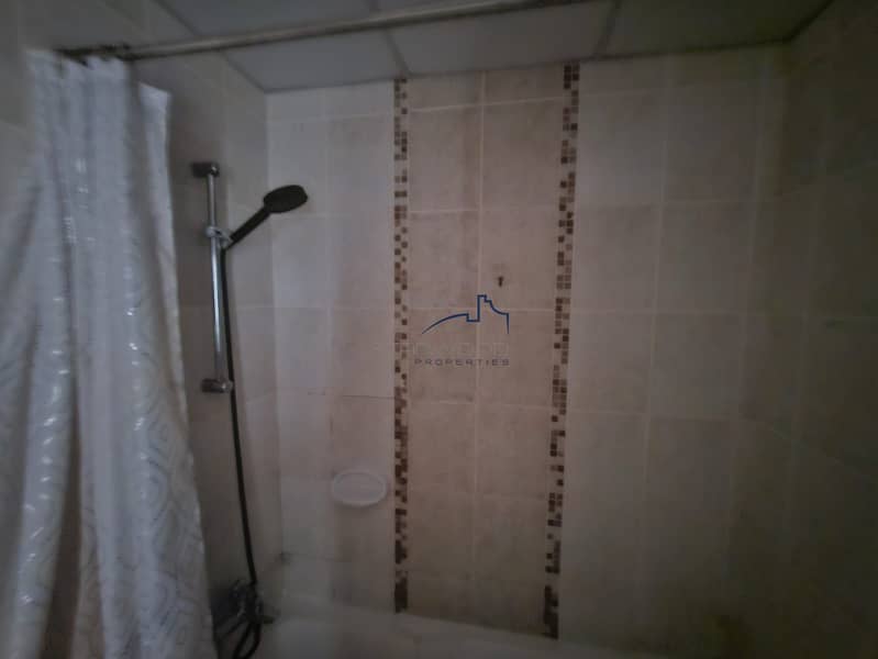 Chiller Free | Bright Unit | Prime Location - Image 9