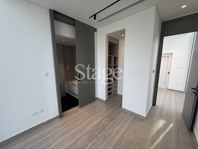 Single Row Unit | Luxury 4 BR Villa | Lagoon View - Image 23