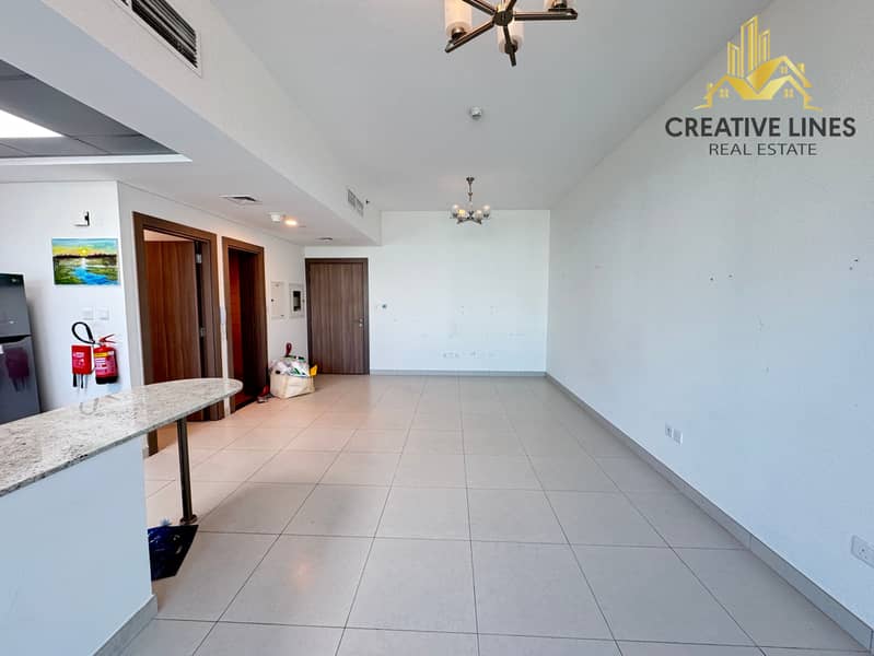 CHILLER FREE// 1 BEDROOM APPARTMENT// HUGE SIZE// READY TO MOVE