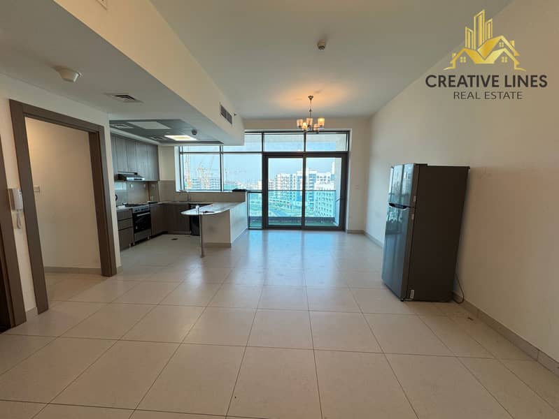 CHILLER FREE // 1 BEDROOM// HUGE SIZE// OPEN KITCHEN// READY TO MOVE