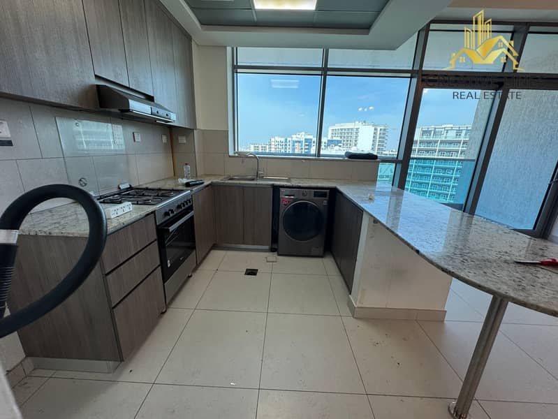 CHILLER FREE // 1 BEDROOM// HUGE SIZE// OPEN KITCHEN// READY TO MOVE