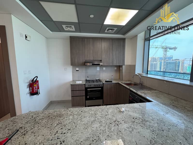 CHILLER FREE // 1 BEDROOM// HUGE SIZE// OPEN KITCHEN// READY TO MOVE