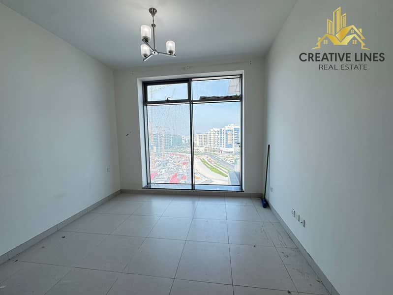 CHILLER FREE // 1 BEDROOM// HUGE SIZE// OPEN KITCHEN// READY TO MOVE