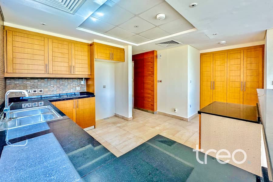 Vacant | Single Row | Premium location | 4 bed