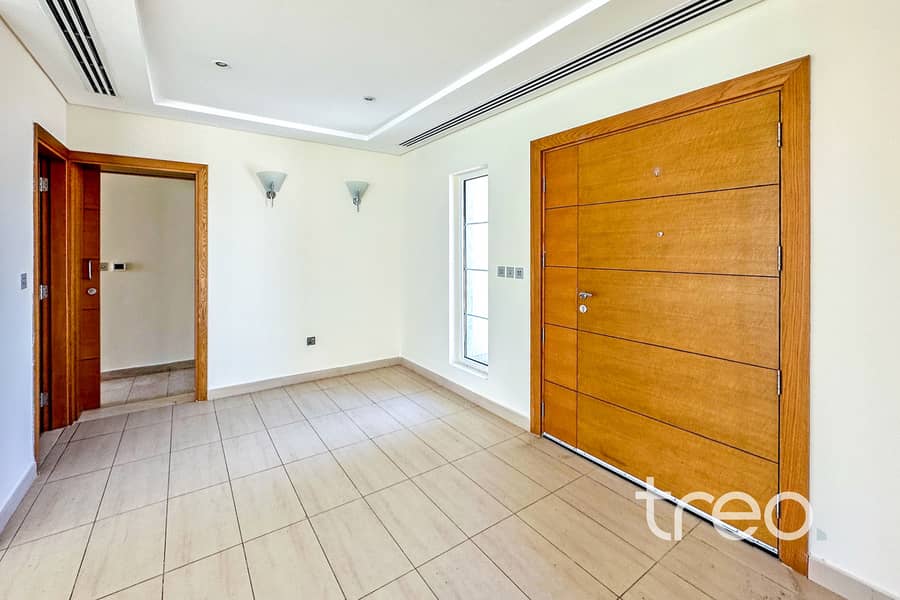 Vacant | Single Row | Premium location | 4 bed