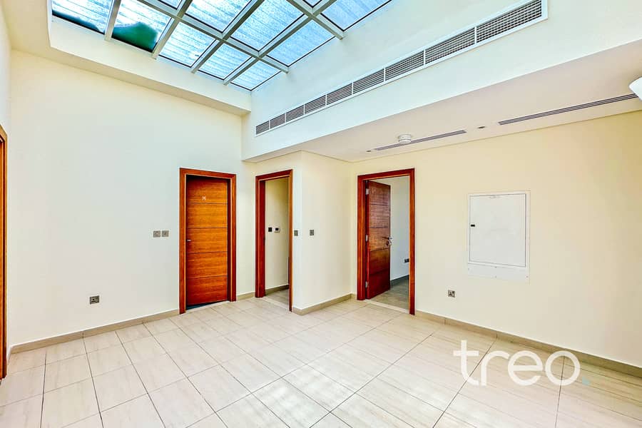 Vacant | Single Row | Premium location | 4 bed - Image 9