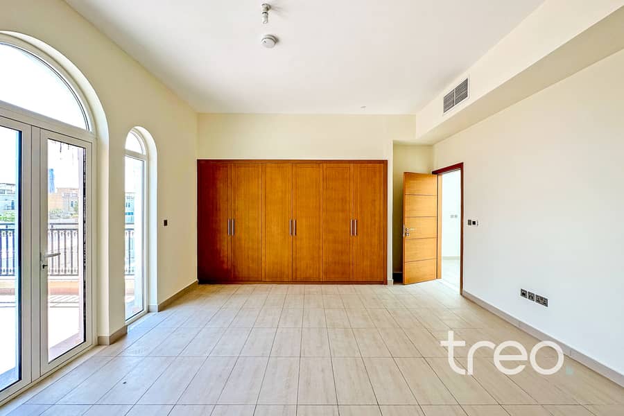 Vacant | Single Row | Premium location | 4 bed - Image 10