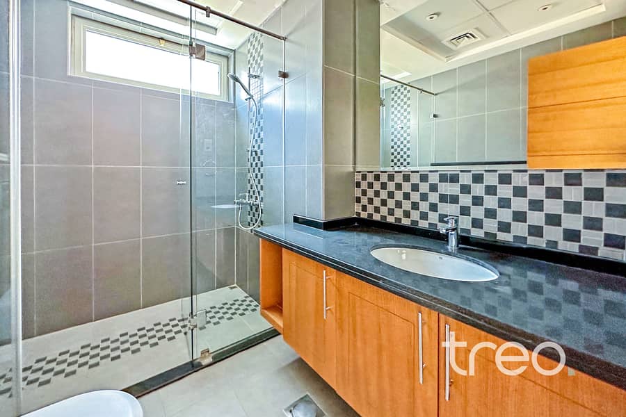 Vacant | Single Row | Premium location | 4 bed - Image 13