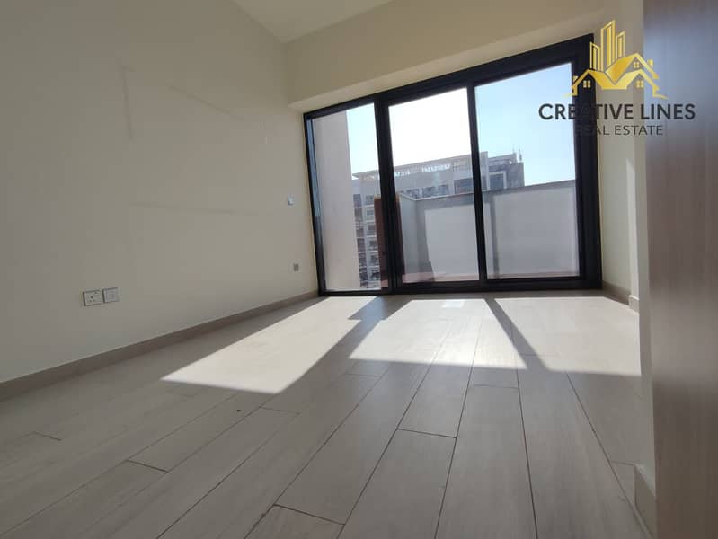 SPACIOUS STUDIO - BOULEVARD VIEW - CHILLER FREE