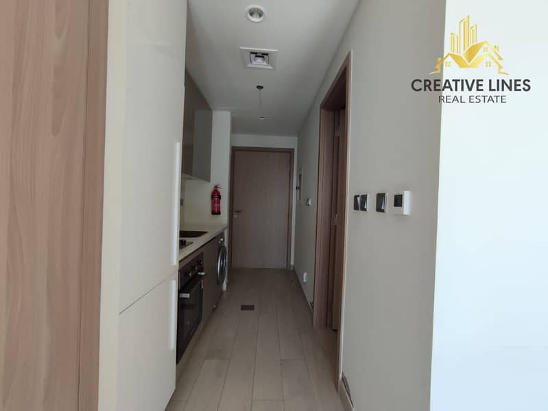 SPACIOUS STUDIO - BOULEVARD VIEW - CHILLER FREE