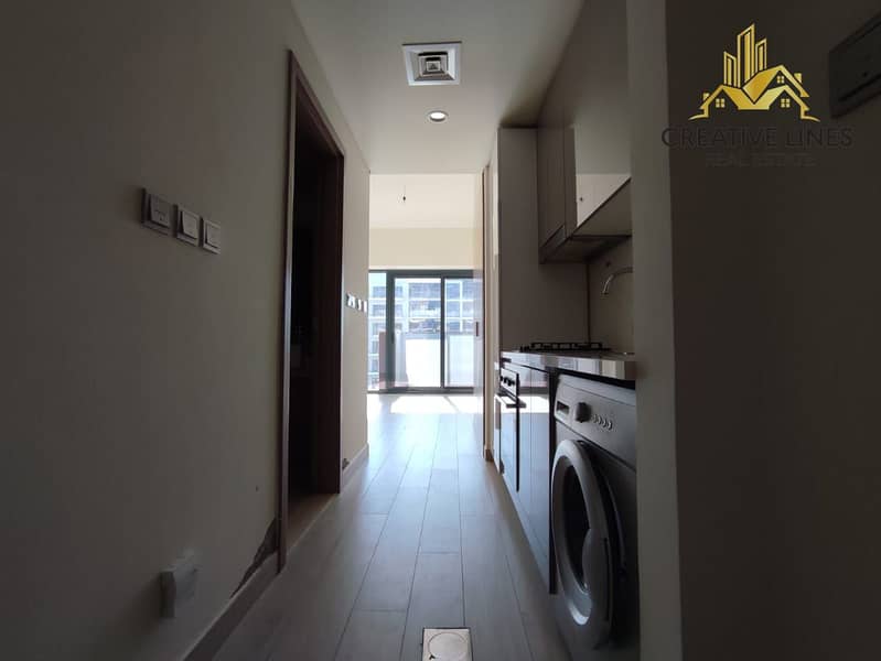 SPACIOUS STUDIO - BOULEVARD VIEW - CHILLER FREE - Image 6