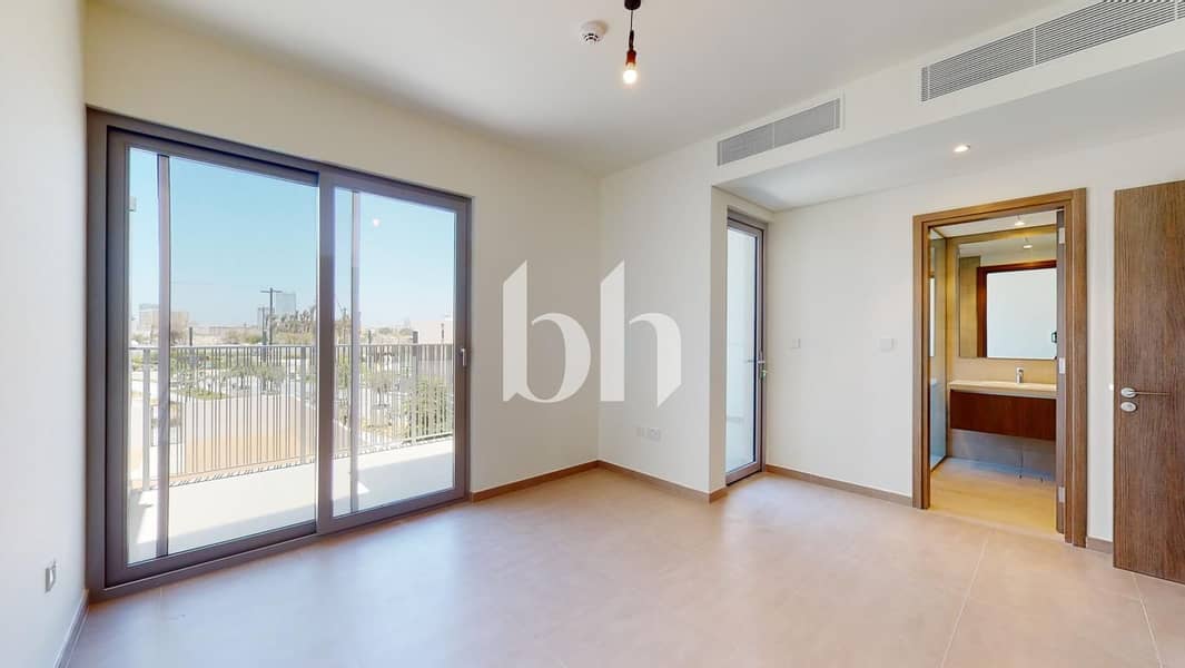 Move-in ready | Prime Location | Landscaped - Image 10