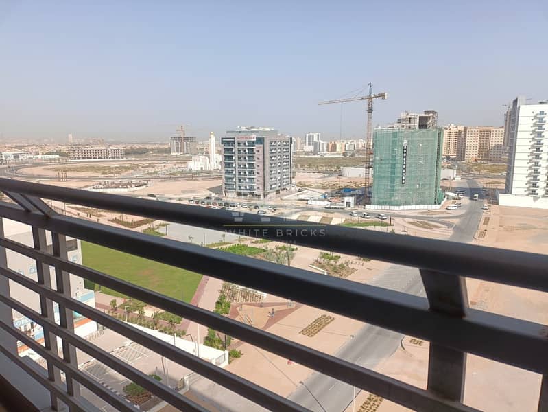 Spacious | With Balcony | Vacant on Transfer - Image 6