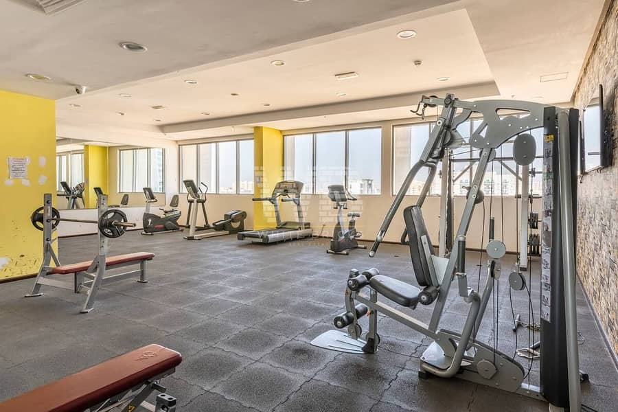 Spacious | With Balcony | Vacant on Transfer - Image 17