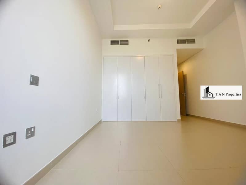 Spacious 2BR Apartment with Modern Amenities - Image 8