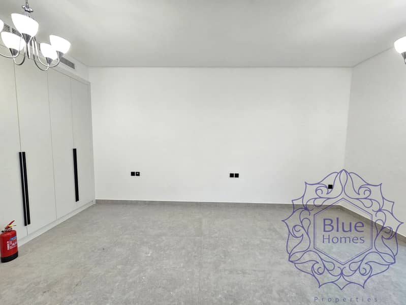 European style! Studio with study room first year 10k discount price location Dubai Healthcare City - Image 6