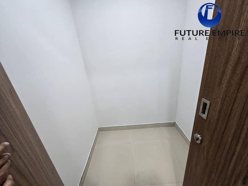 Exactive Bachelor And Staff ! Brand New Building