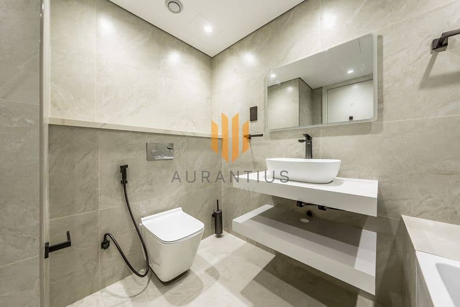 Luxury Renovated |1-BR + Guest Bath |Marina Tower - Image 8