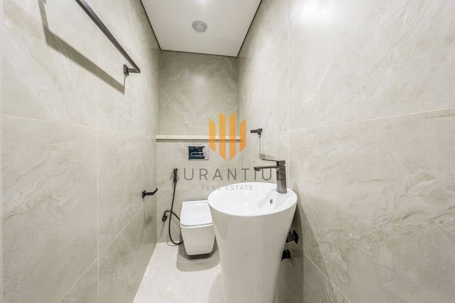 Luxury Renovated |1-BR + Guest Bath |Marina Tower - Image 10
