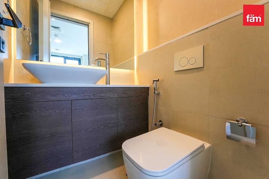 Spacious | Duplex | Vacant | Negotiable - Image 6