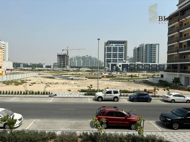 EXCLUSIVE | STUDIO W/ BALCONY | UPGRADED - VACANT - Image 7