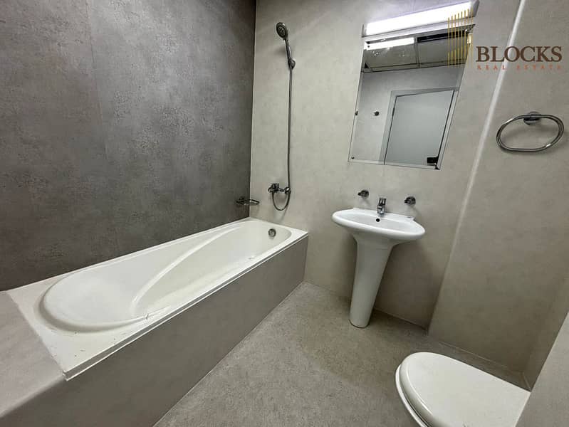 EXCLUSIVE | STUDIO W/ BALCONY | UPGRADED - VACANT - Image 9