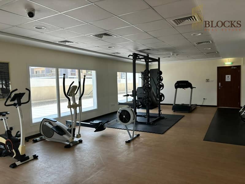 EXCLUSIVE | STUDIO W/ BALCONY | UPGRADED - VACANT - Image 10