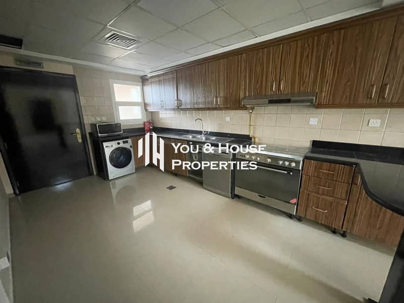 Modern 3-Bedroom Villa | With Fitted Kitchen I Stylish Finishes - Prime Location