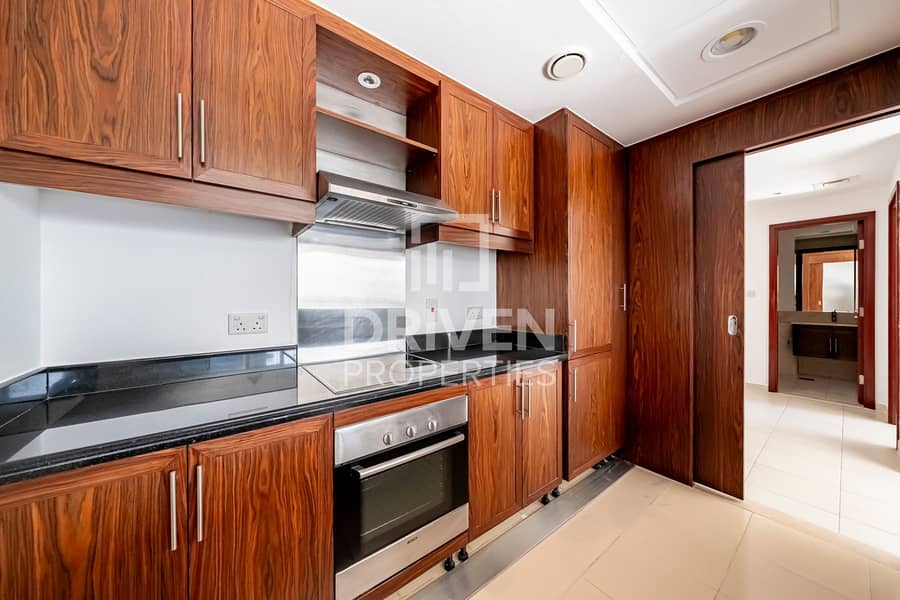 Stunning High Floor Unit | Ready to Move In - Image 11