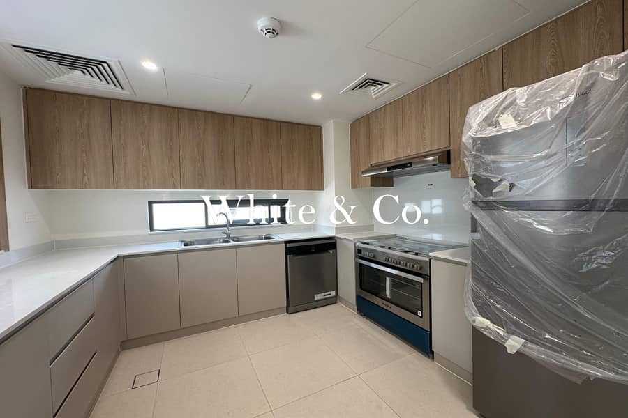 Semi-detached Villa | Rooftop | Large Plot - Image 7