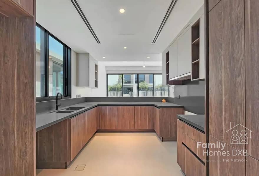 Good location | Internal | Open kitchen - Image 6